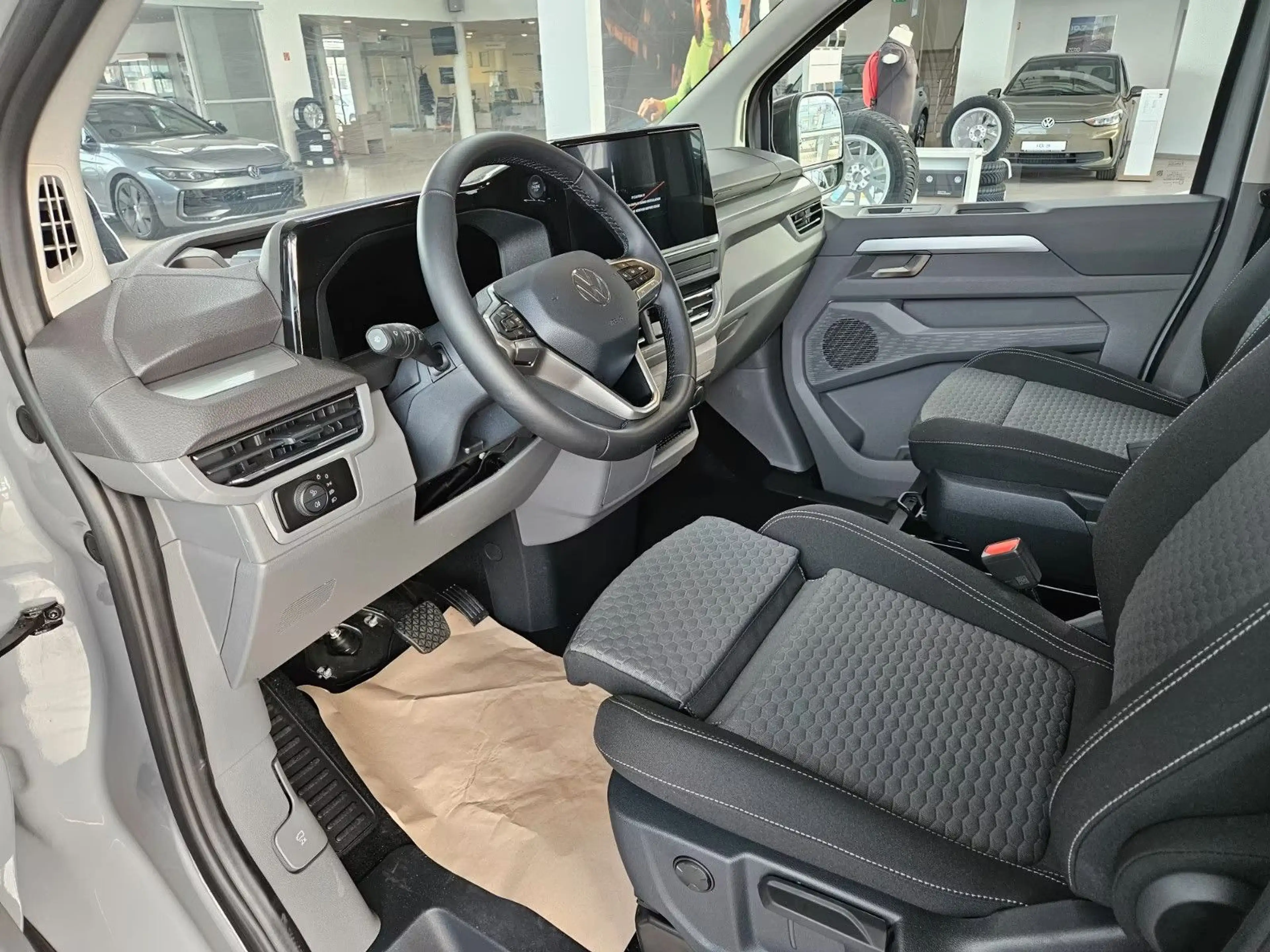 Volkswagen T7 Caravelle T7 LR Caravelle TDI DSG Life AHK ACC Matrix Kam — photo 4