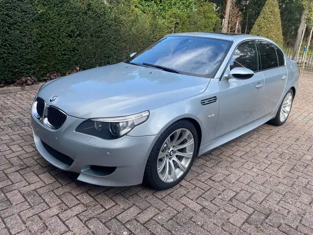 BMW M5 V10