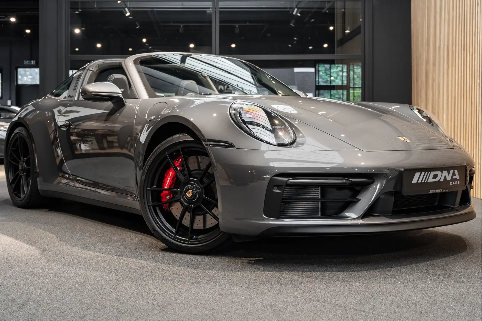 Porsche 992 992 Targa 4 GTS Carbon BOSE 911 3.0 Targa 4 GTS PD Grau - 1