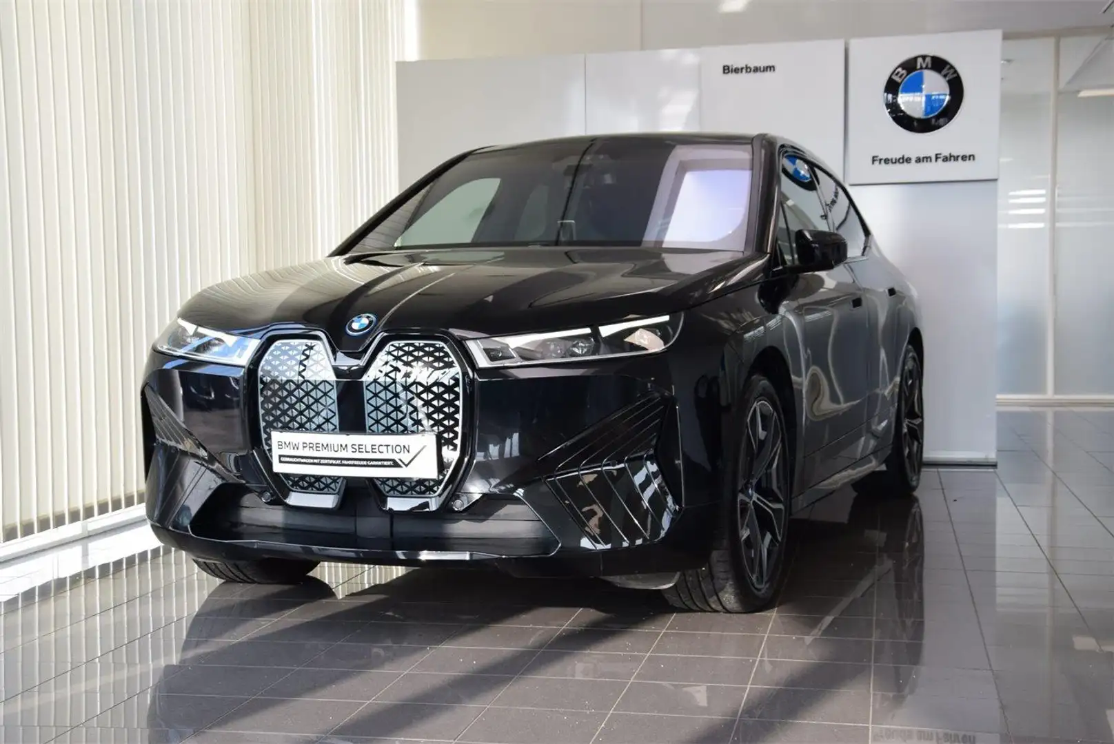 BMW iX xDrive50 Schwarz - 2