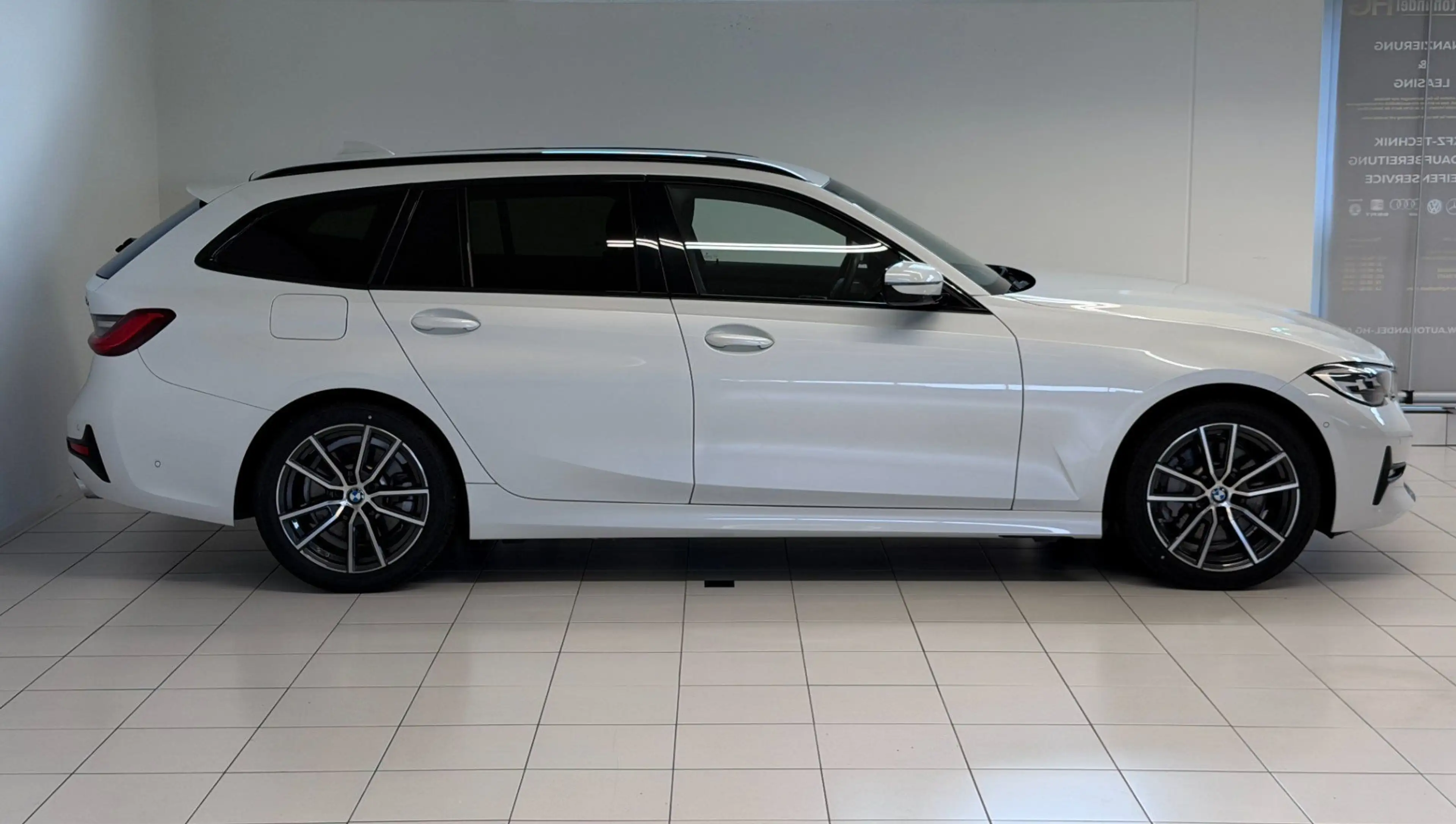 BMW 330 e Sport Line*1.BESITZ*ACC*AHK* — photo 6