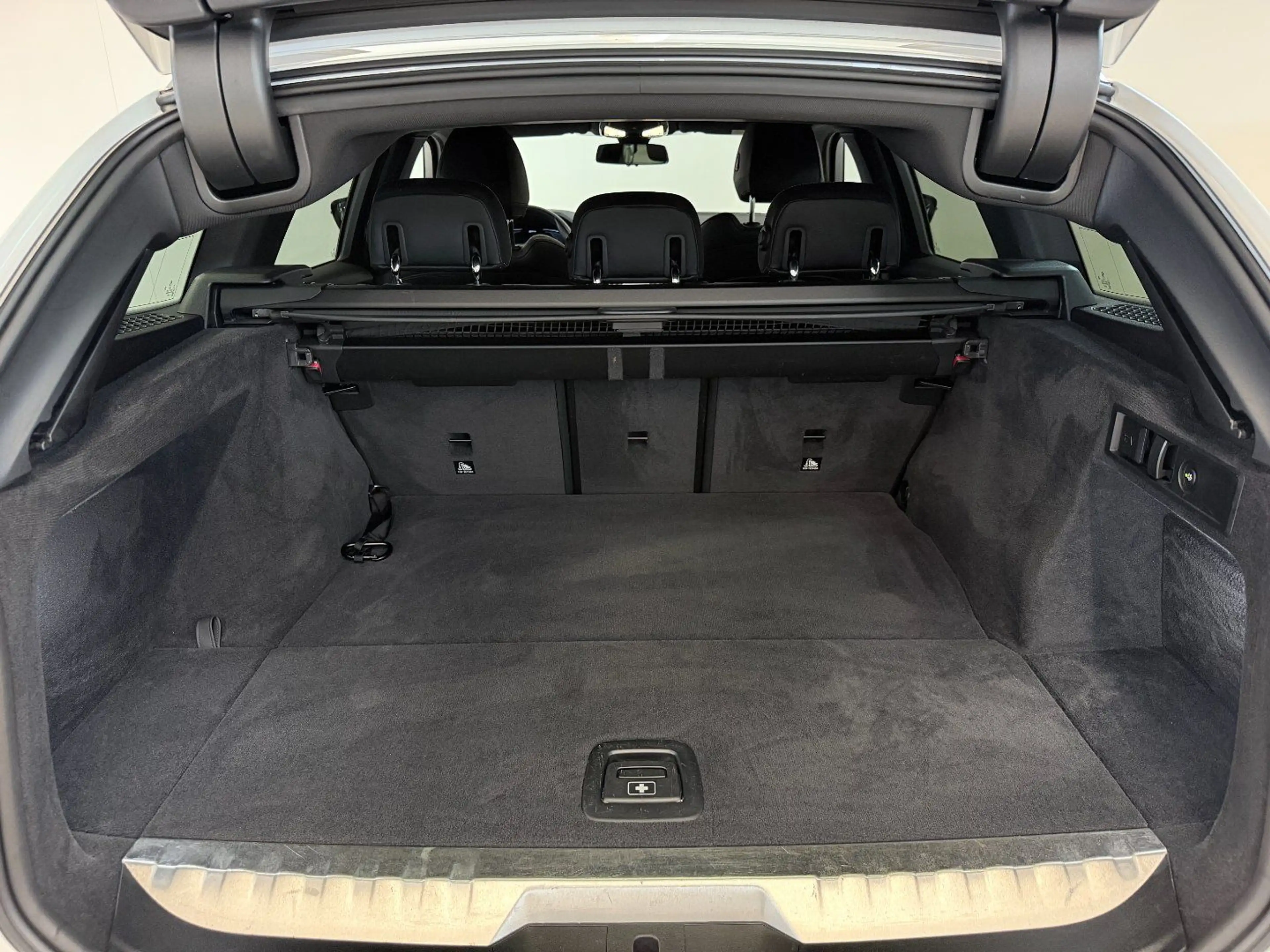 BMW 330 e Sport Line*1.BESITZ*ACC*AHK* — photo 15