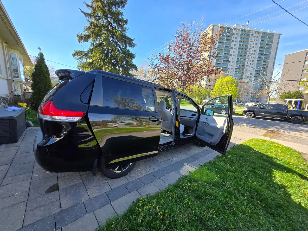 Toyota Sienna снимка Toyota Sienna