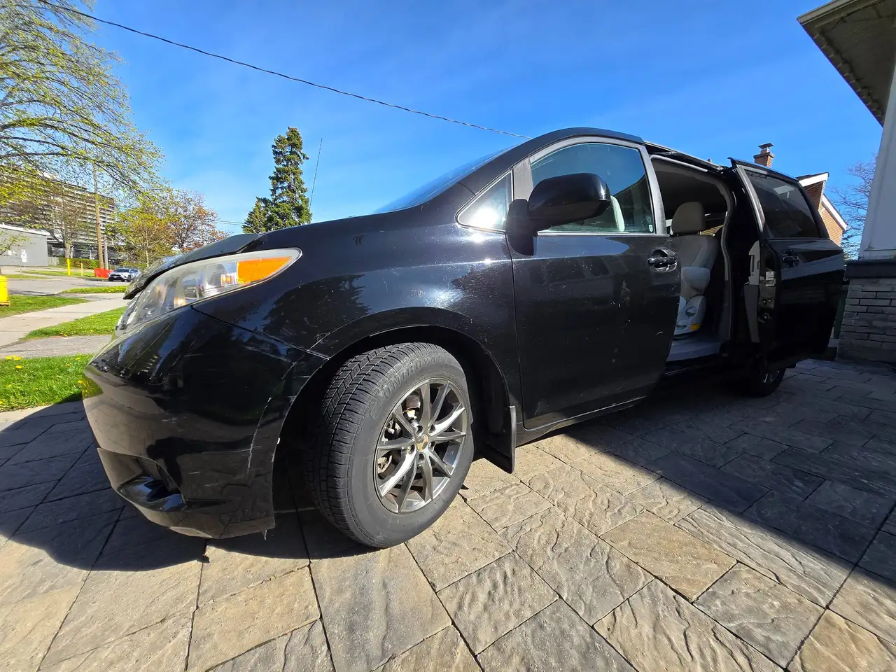 Toyota Sienna снимка Toyota Sienna