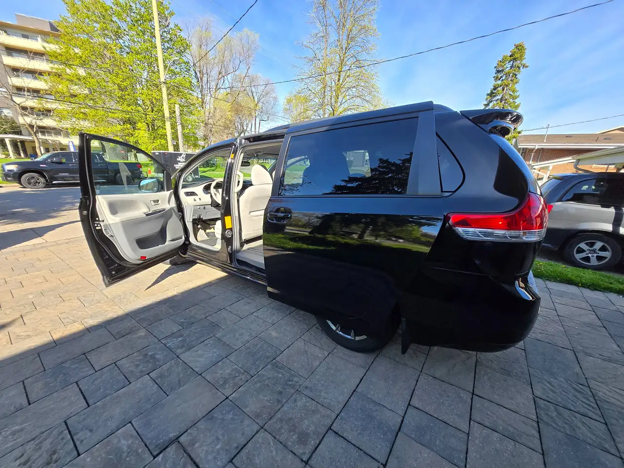 Toyota Sienna снимка Toyota Sienna