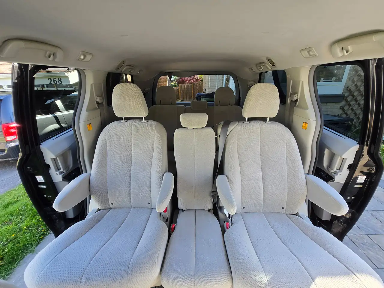 Toyota Sienna снимка Toyota Sienna