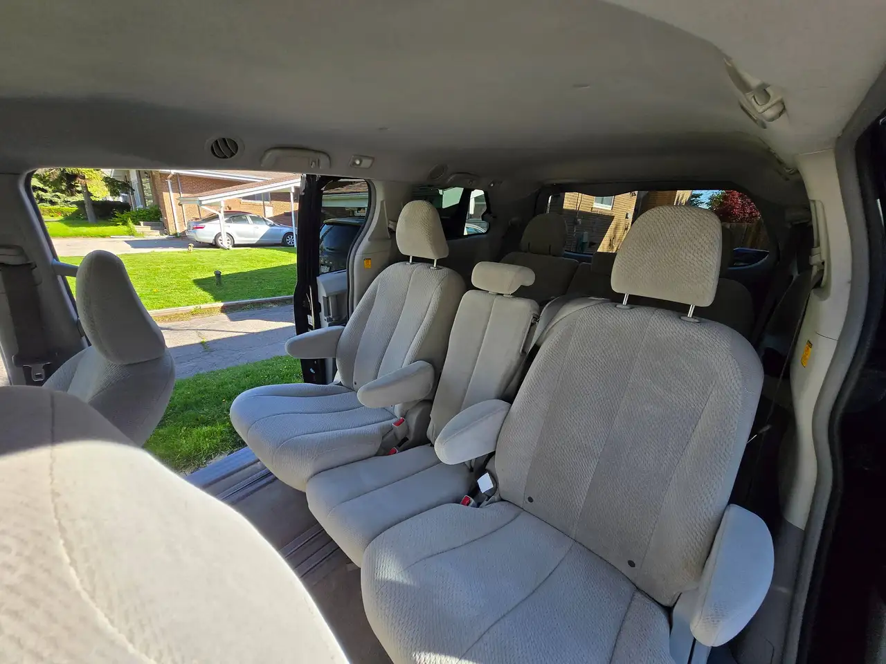 Toyota Sienna снимка Toyota Sienna