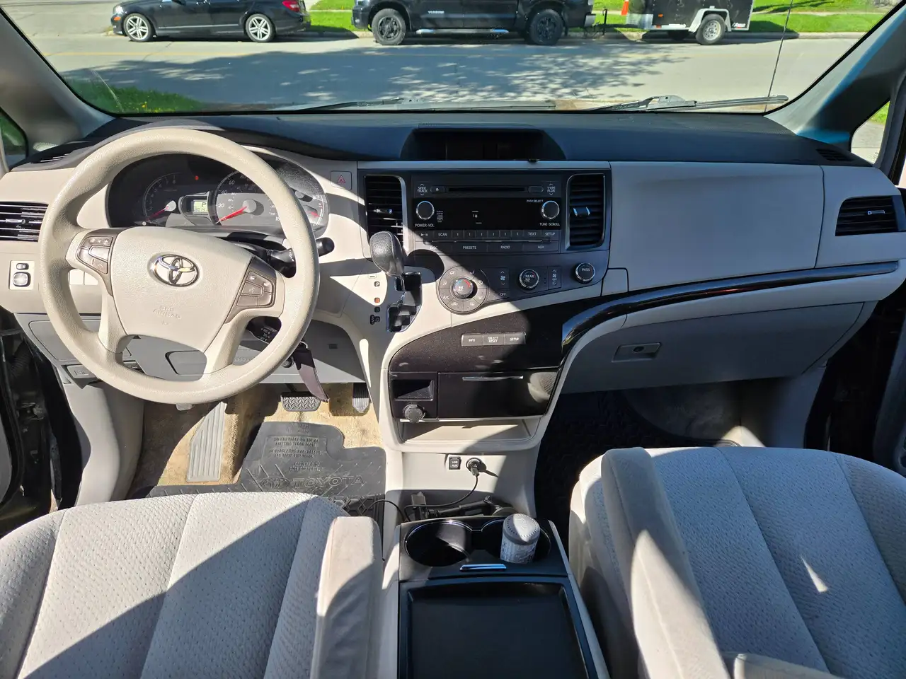 Toyota Sienna снимка Toyota Sienna