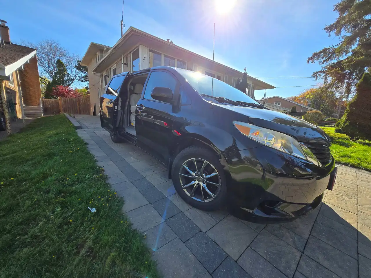 Toyota Sienna снимка Toyota Sienna