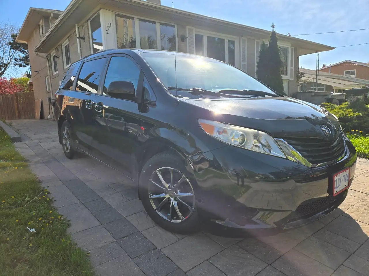 Toyota Sienna снимка Toyota Sienna