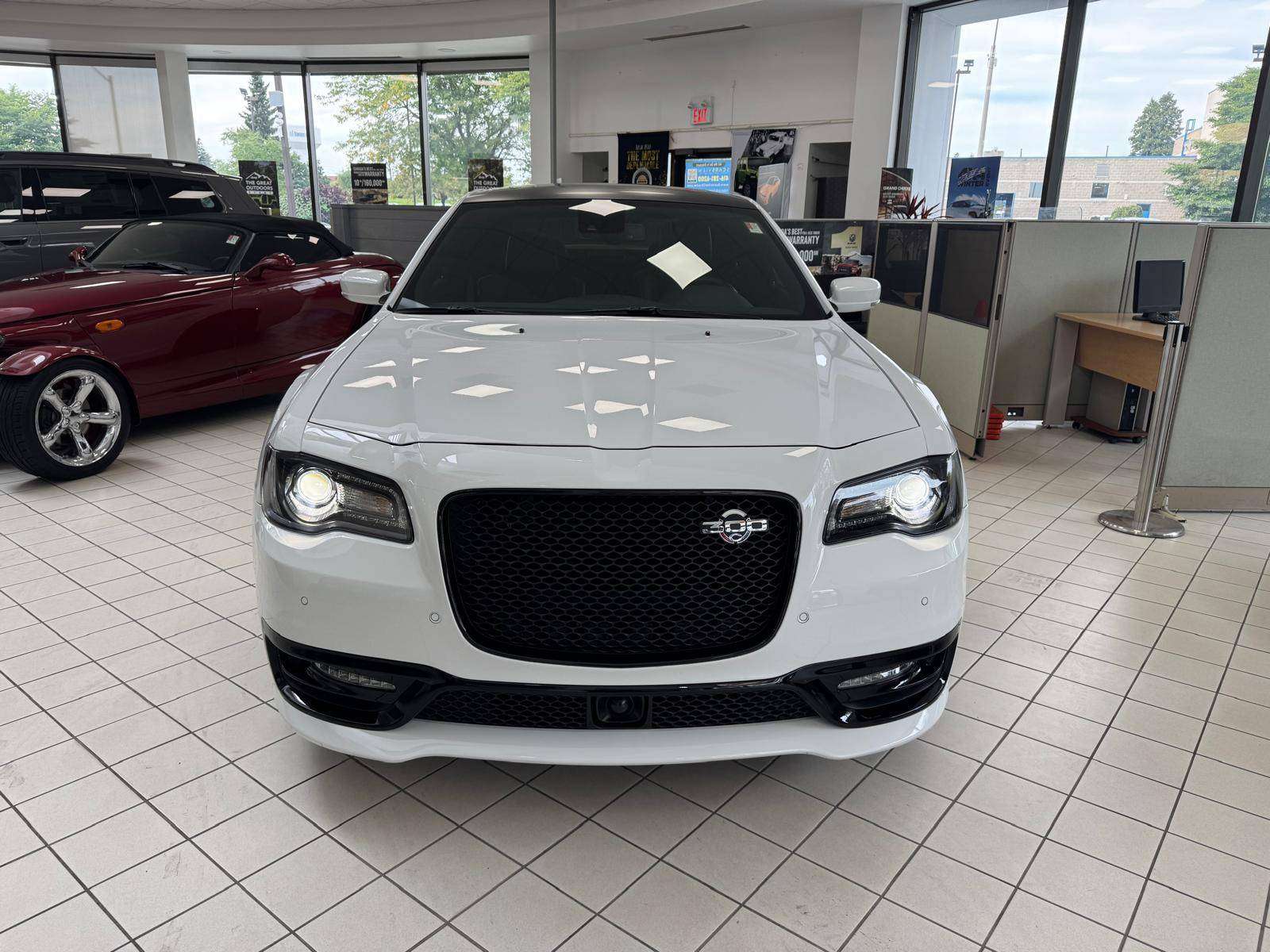 2023 Chrysler 300 300C | Low Kms | No Accidents | Certified — photo 1
