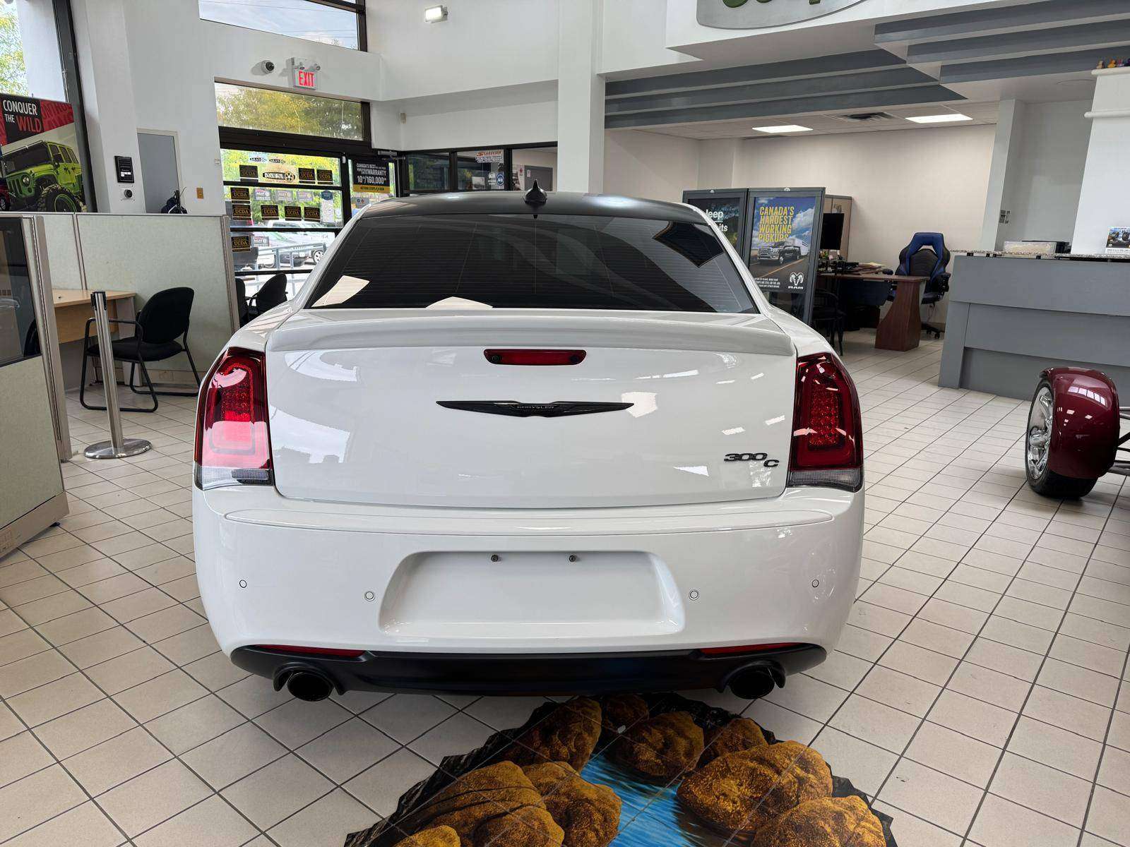 2023 Chrysler 300 300C | Low Kms | No Accidents | Certified — photo 1