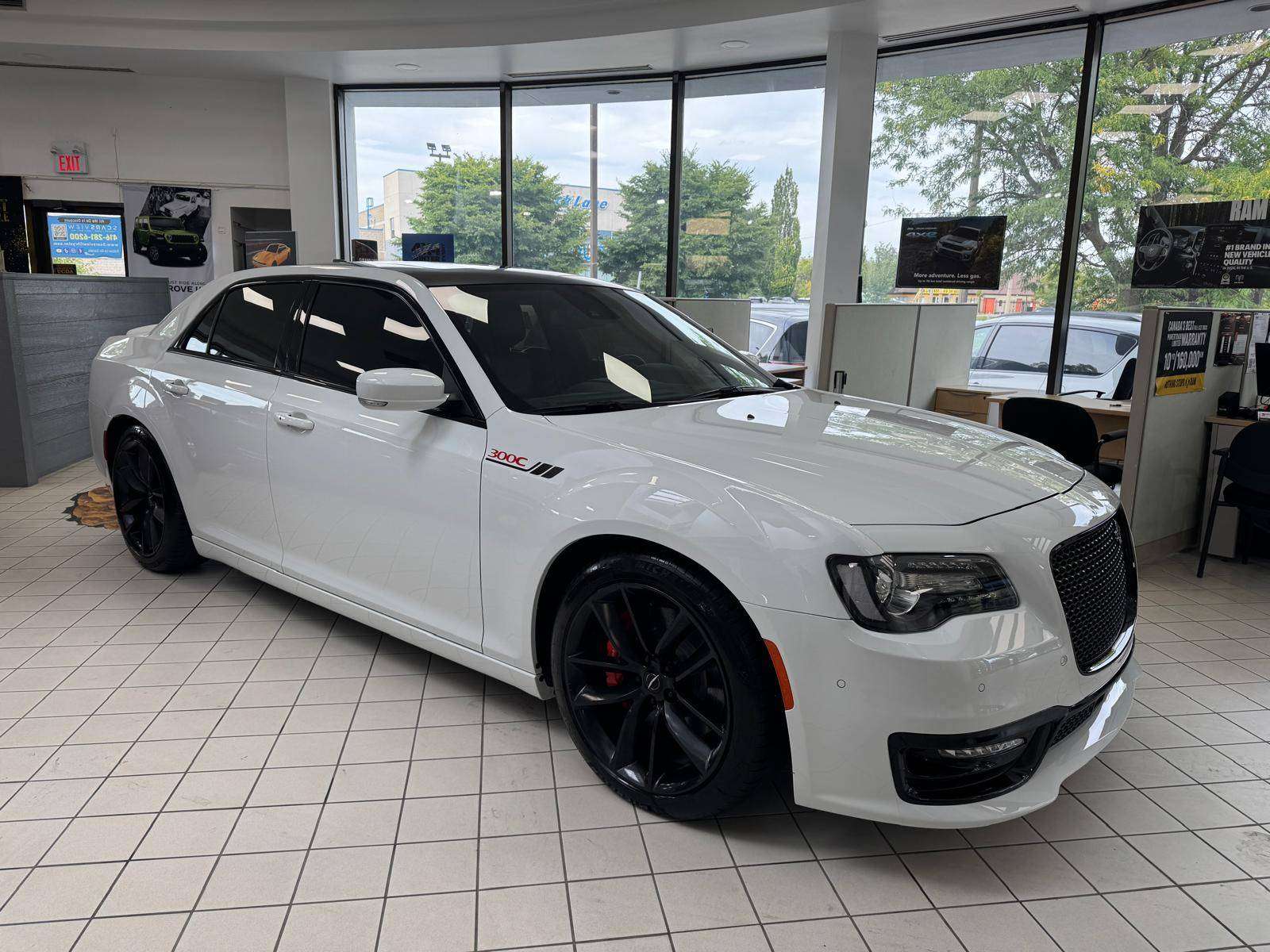 2023 Chrysler 300 300C | Low Kms | No Accidents | Certified — photo 1