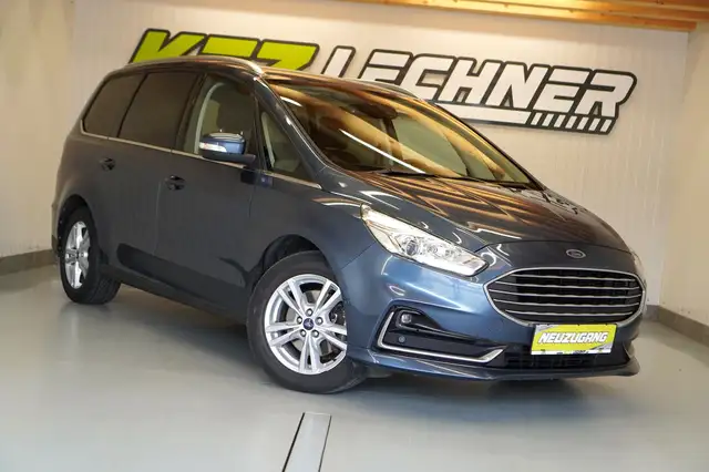 Ford Galaxy view 3
