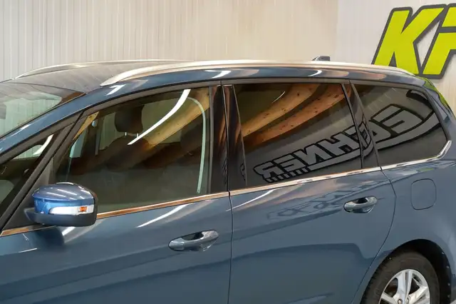 Ford Galaxy view 12