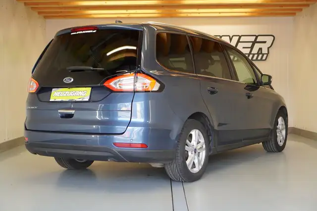 Ford Galaxy view 4