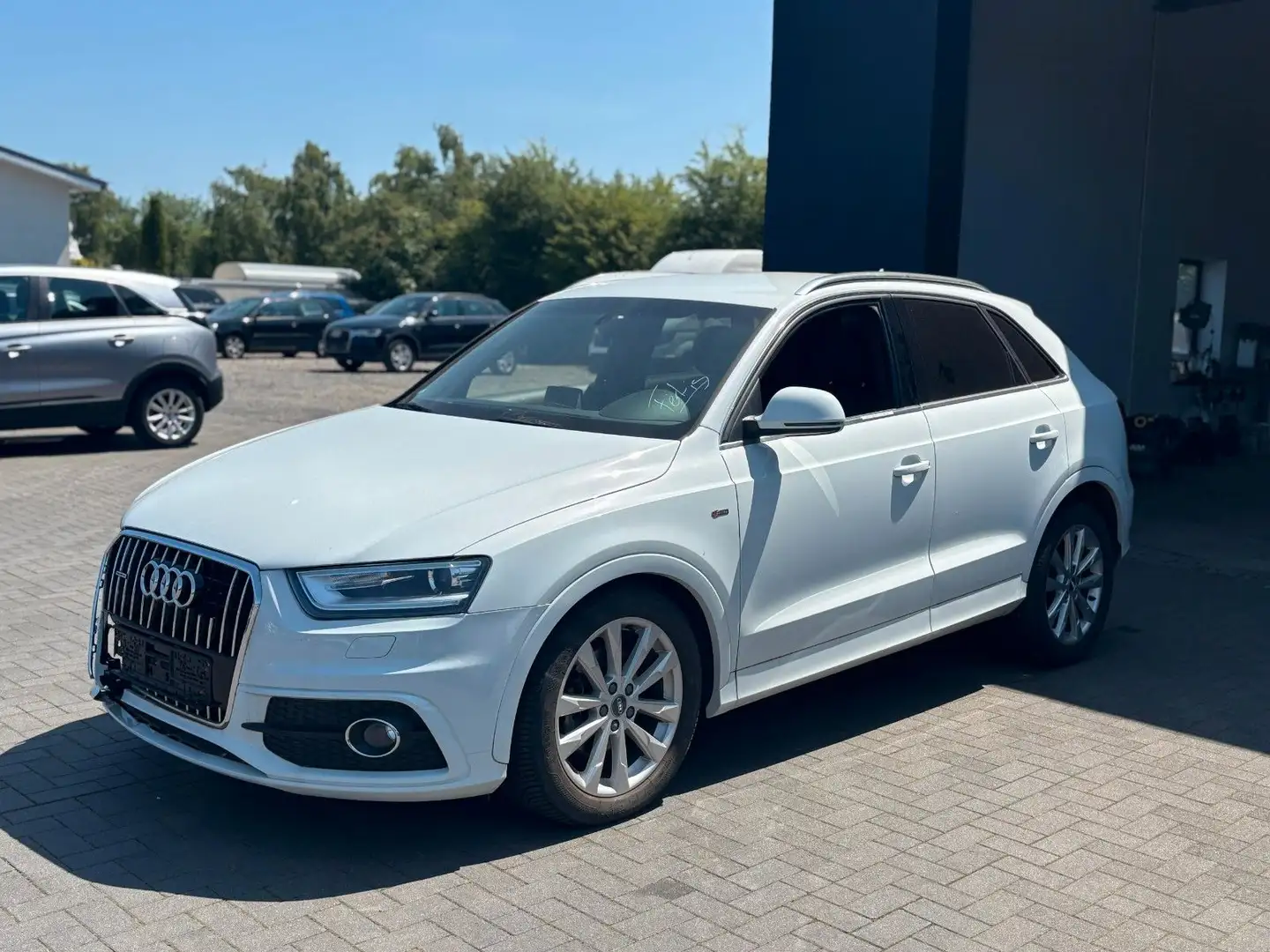 Audi Q3 quattro S-Line 2.0 TDI 130kW Weiß - 1