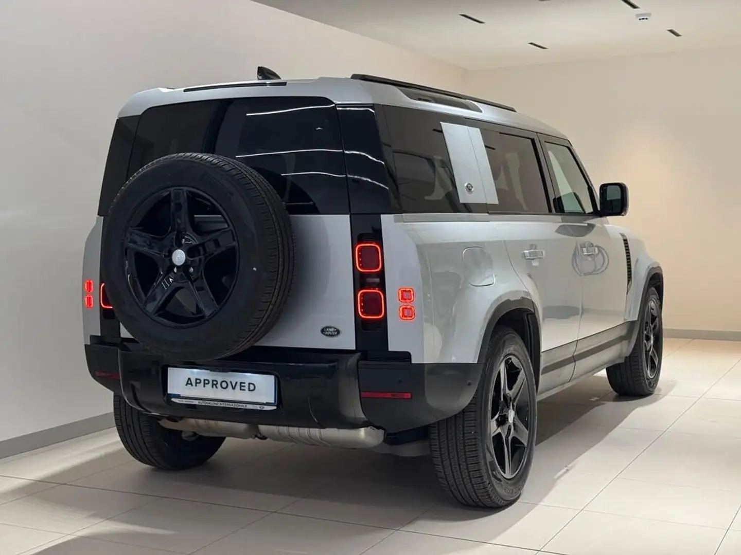 Land Rover Defender 110 3.0d i6 mhev SE awd 200cv auto Silber - 2