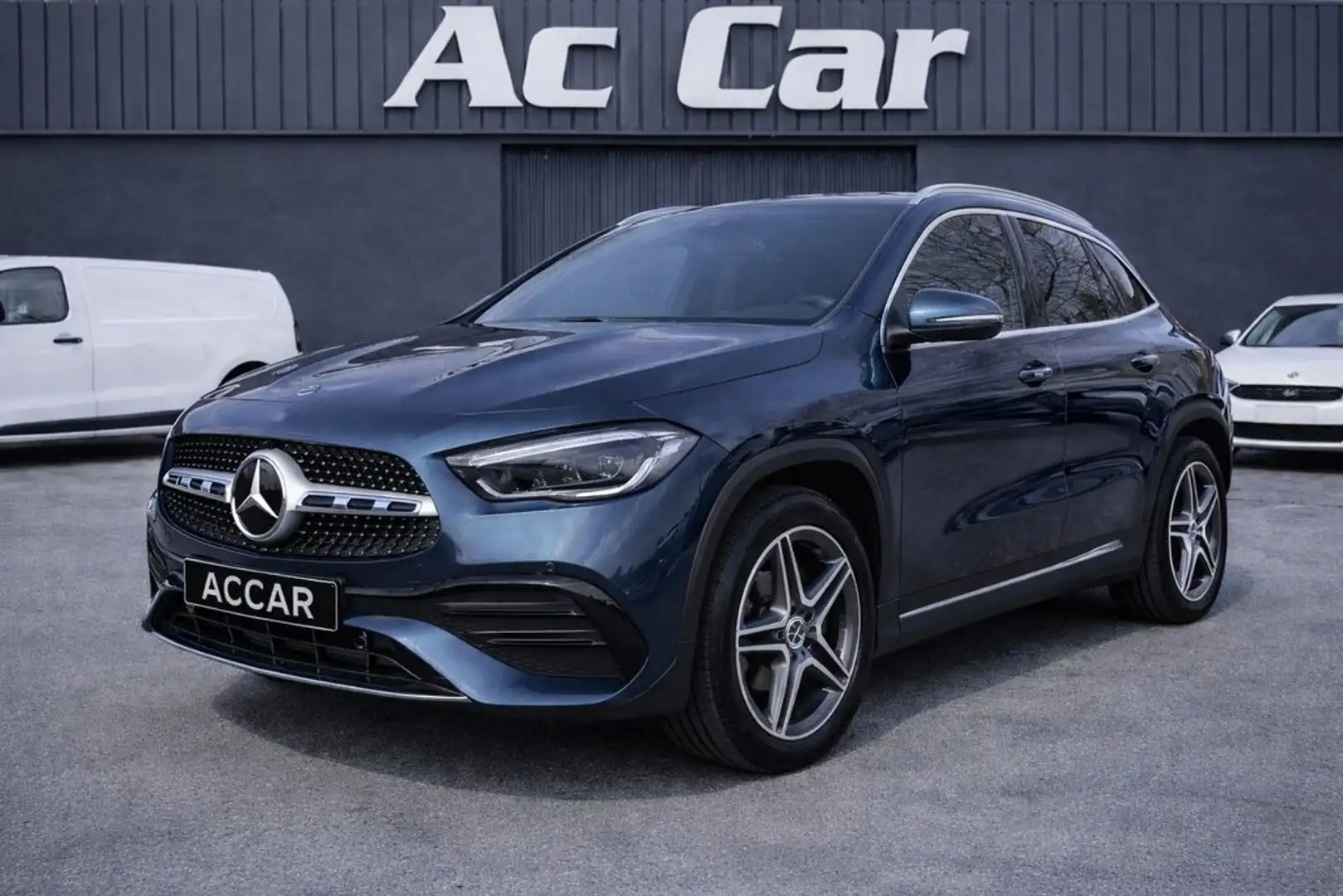 Mercedes-Benz GLA 200 D Bleu - 1