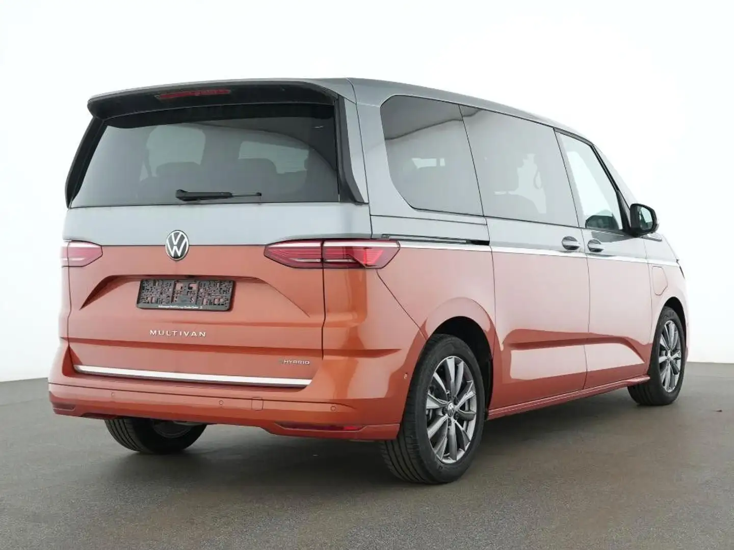 Volkswagen T7 Multivan DCC ACC KZU HuD H/K Massage RFK IQL Oranje - 2
