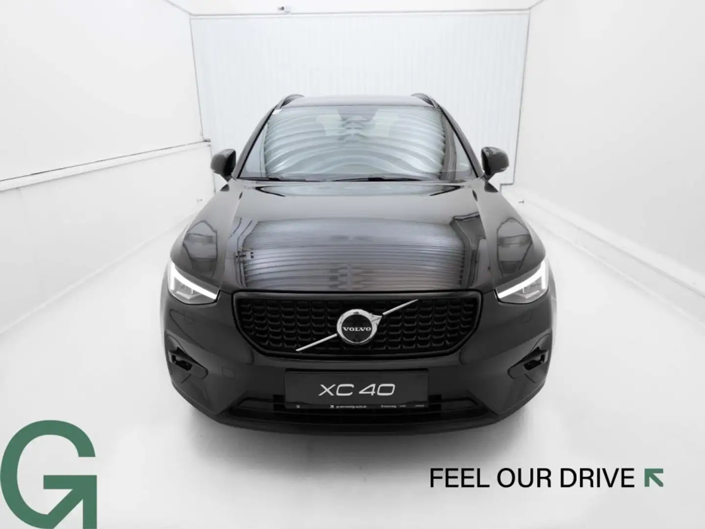 Volvo XC40 Black Edition Plus, B3 Mild Hybrid, Benzin Noir - 2