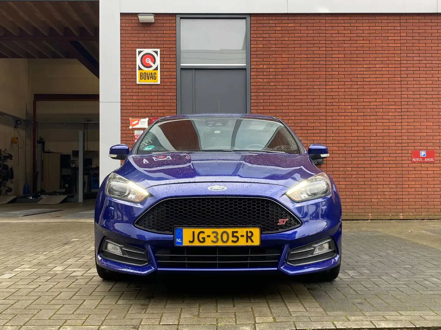 Ford Focus 2.0 ST-3.5/ Recaro/ stage 1/ Brembo Blau - 2