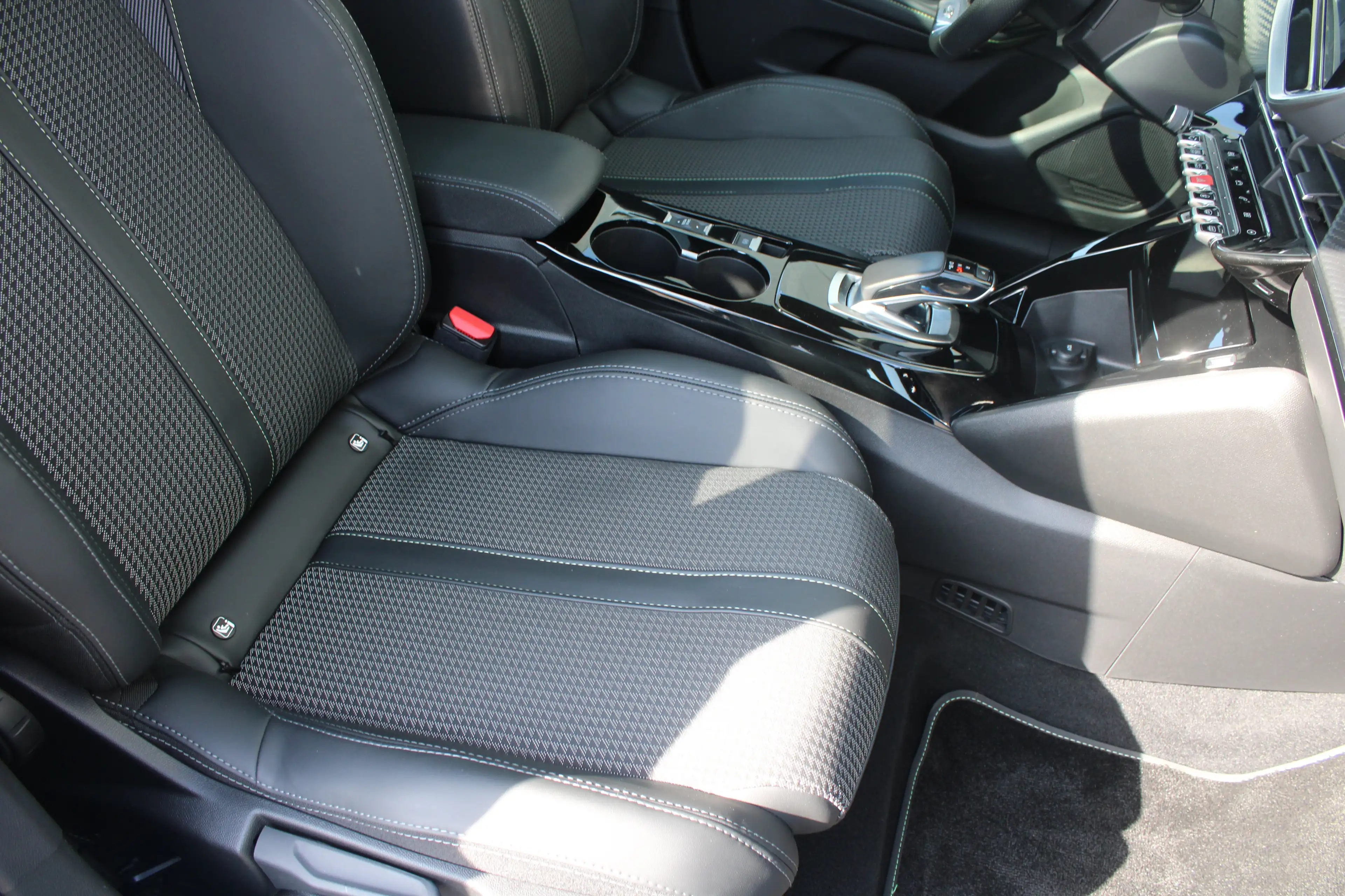 Peugeot e-208 EV GT 350 50 kWh | Fase 3 laden | SOH 92,56% | All — photo 6