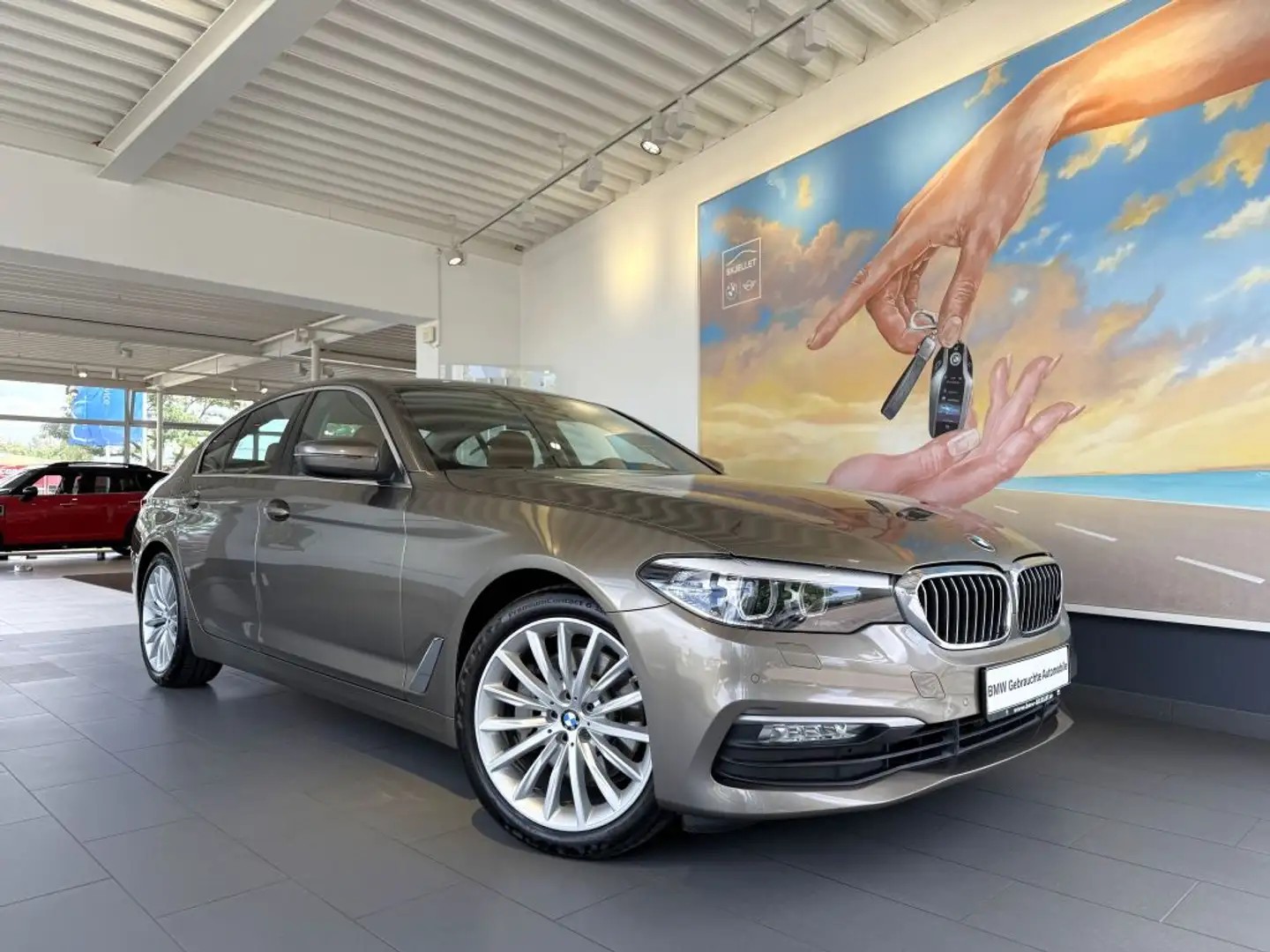 BMW 530 i Aut. AHK+NAVI+KAM+LEDer+TEMP+SITZH+AL+PDC+ Gris - 2
