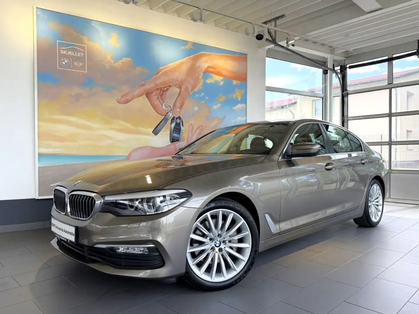 BMW 530 i Aut. AHK+NAVI+KAM+LEDer+TEMP+SITZH+AL+PDC+ Grigio - 1