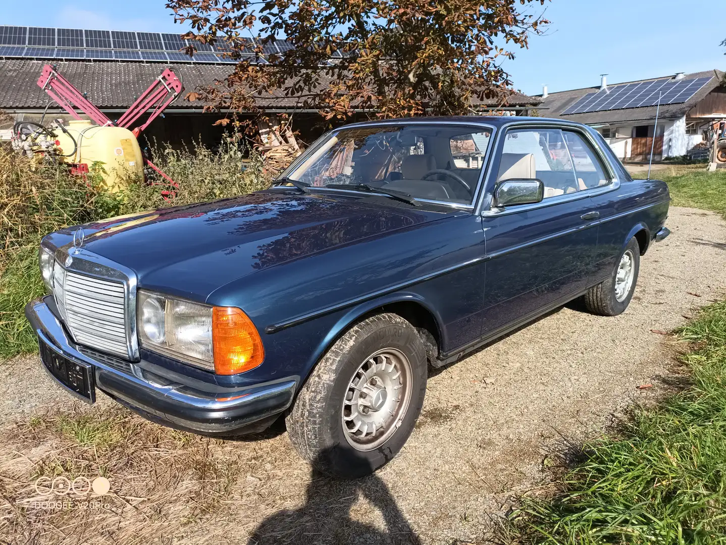 Mercedes-Benz 230 W123 230CE Blau - 1