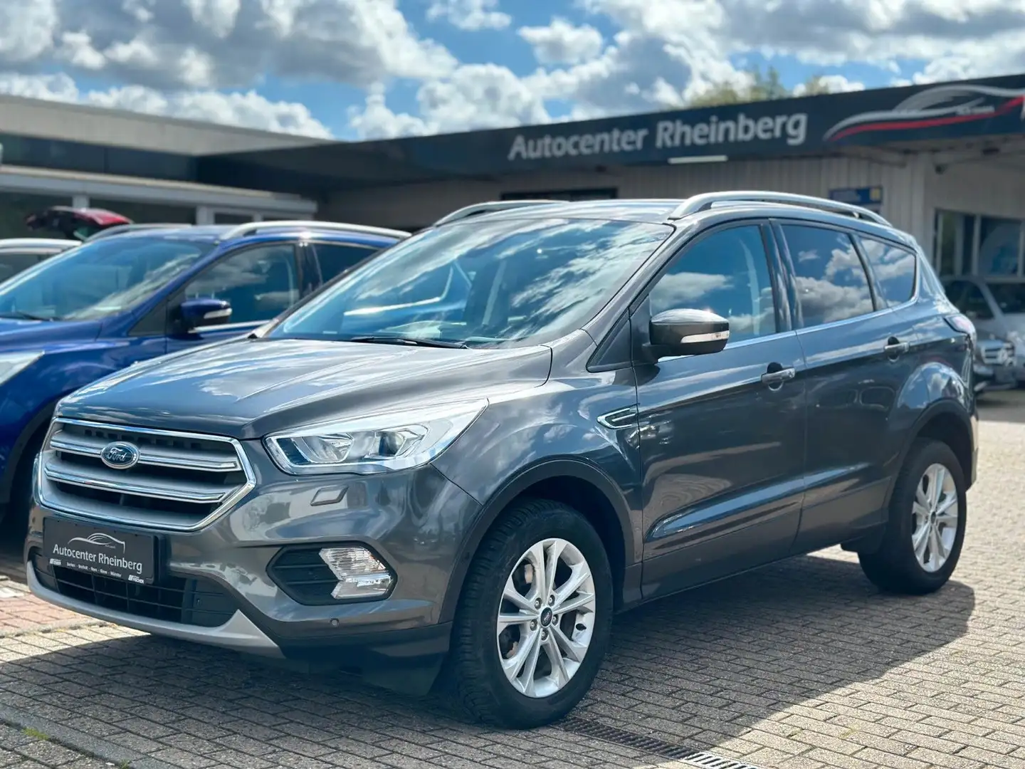 Ford Kuga Titanium Grau - 1