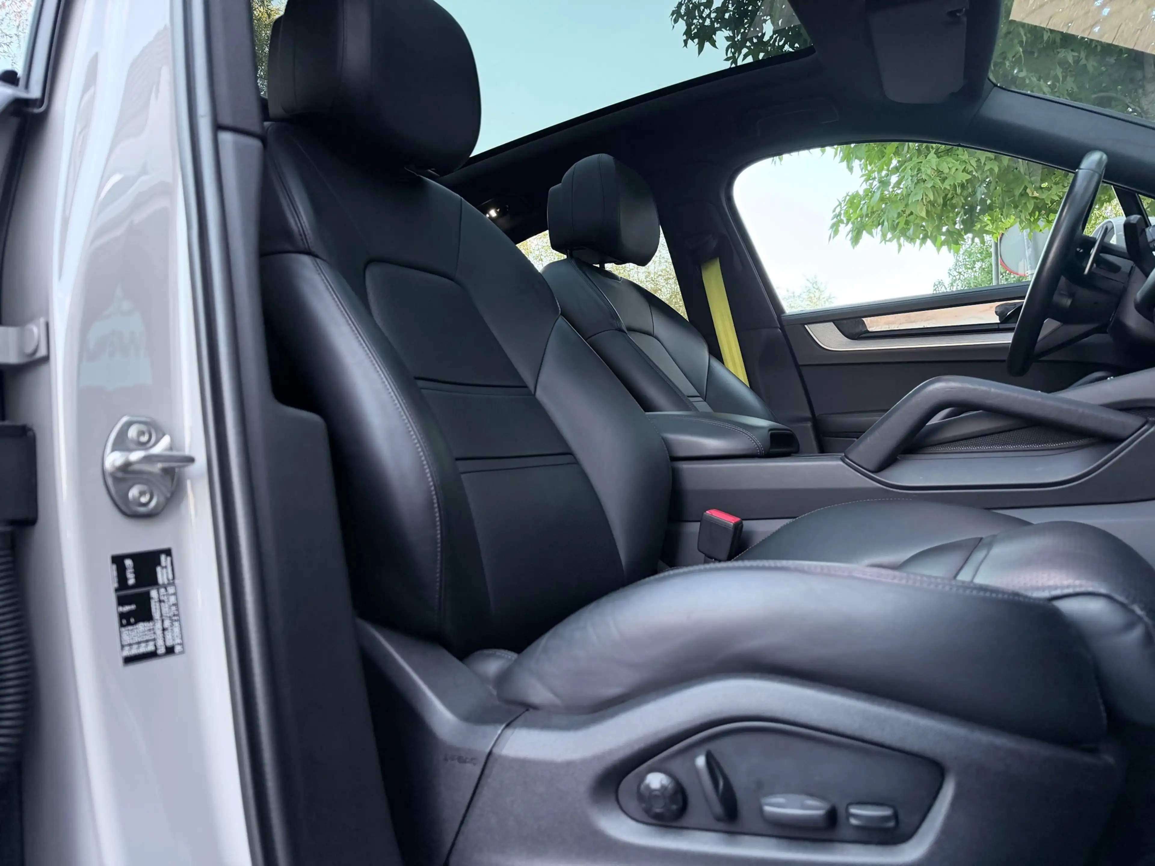 Porsche Cayenne 3.0 E-Hybrid Pano/Bose/360/Memory — photo 22