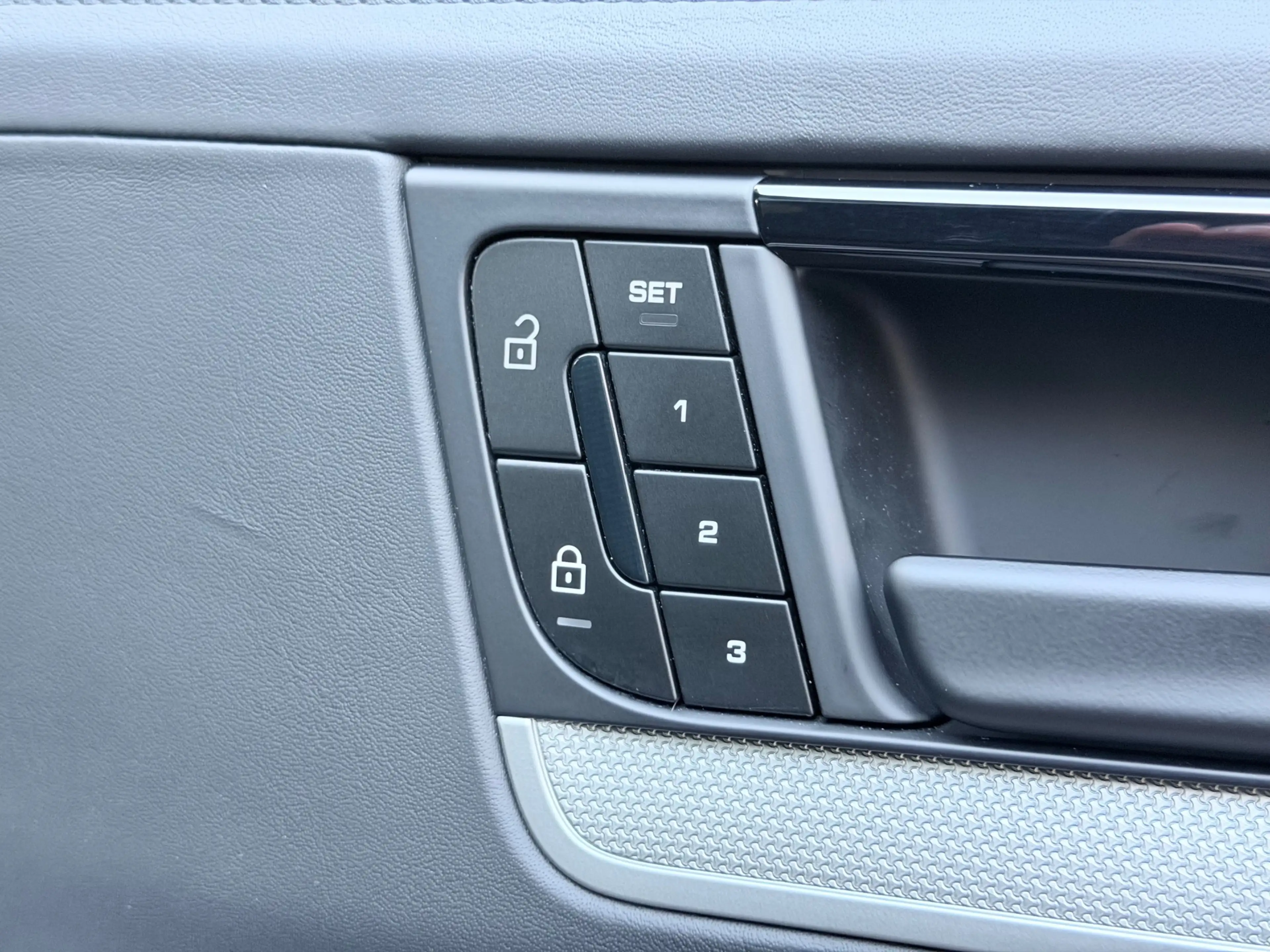 Porsche Cayenne 3.0 E-Hybrid Pano/Bose/360/Memory — photo 21