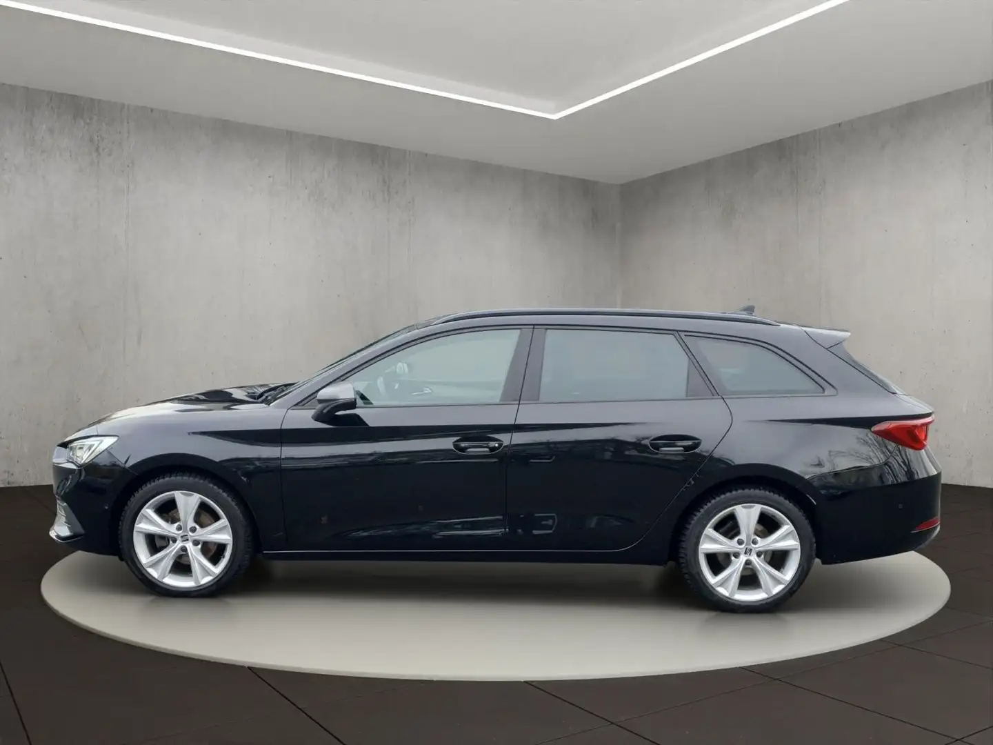 SEAT Leon Sportstourer 1.5 eTSI FR Panorama Rückfahrk Schwarz - 2