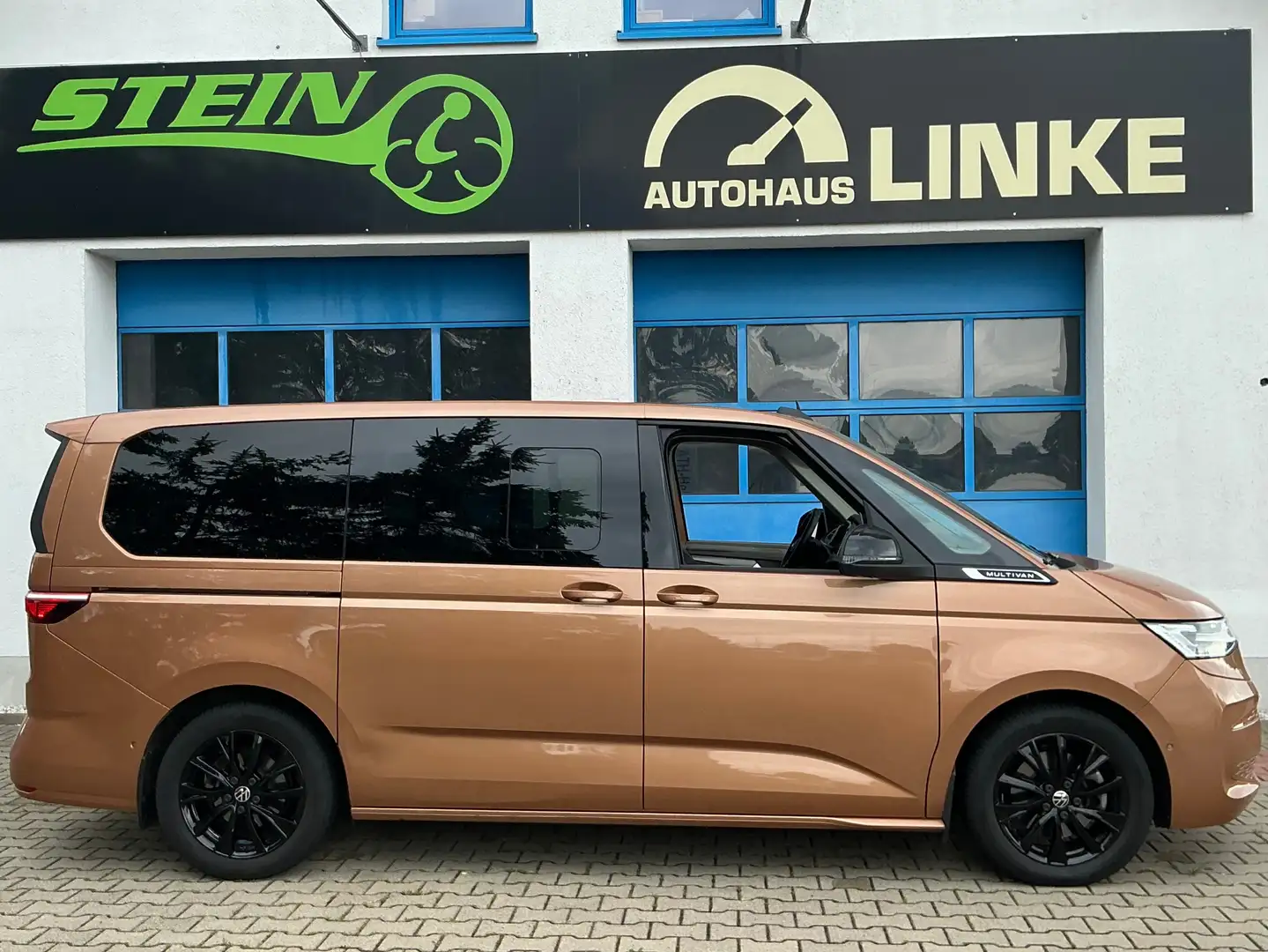 Volkswagen T7 Multivan DSG LÜ lang Gar.bis29 GuteNacht Massage FW 92NP Bronze - 1