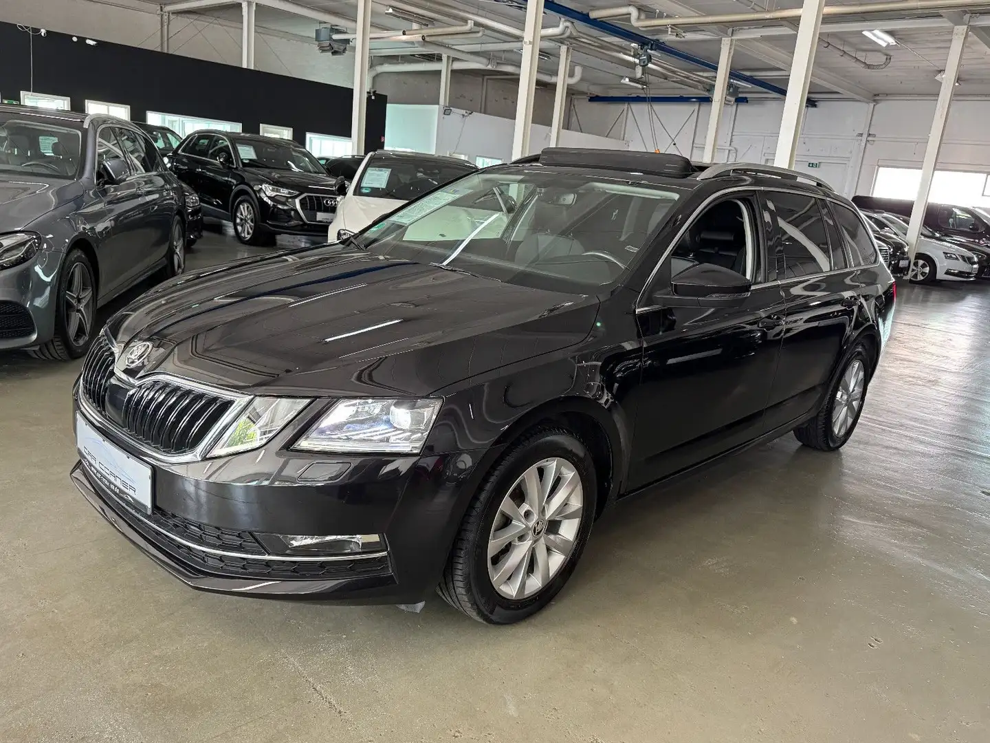 Skoda Octavia Combi 1.5 TGI DSG STYLE PANO LED ACC 1.H Schwarz - 1