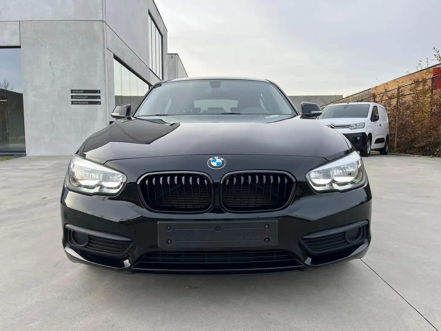 BMW 118 2018 benzine/Navi/Bluetooth/PDC/Garantie Zwart - 2