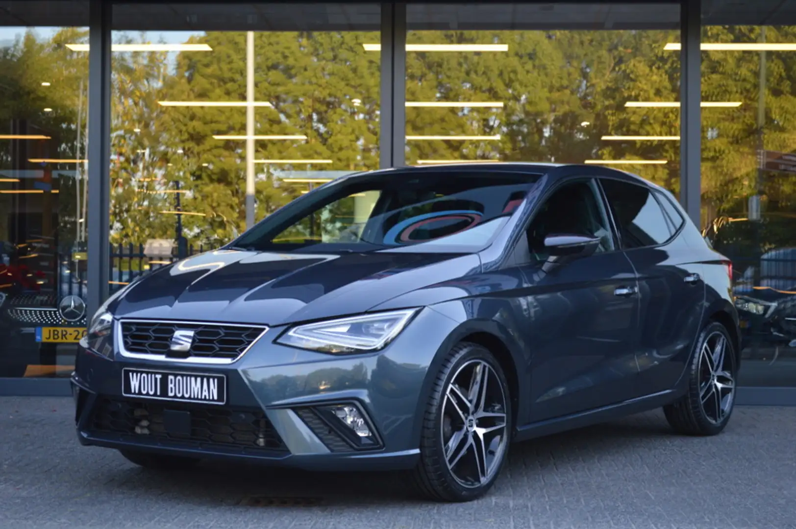 SEAT Ibiza 1.0 EcoTSI FR DSG Led Acc Camera CarPlay Pdc Grau - 2