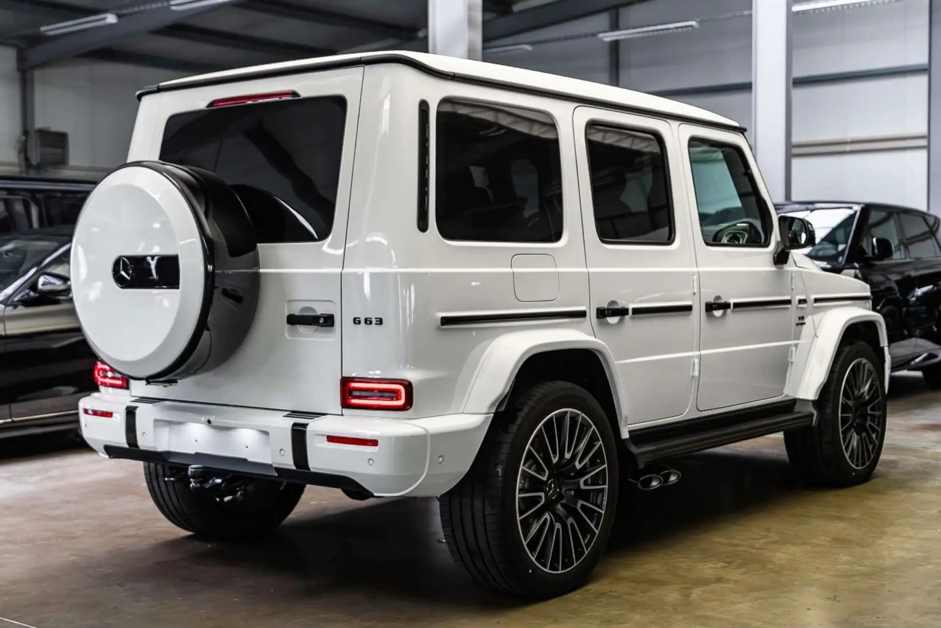 벤츠 G-Class G 63 AMG 2026 실버 사진 4