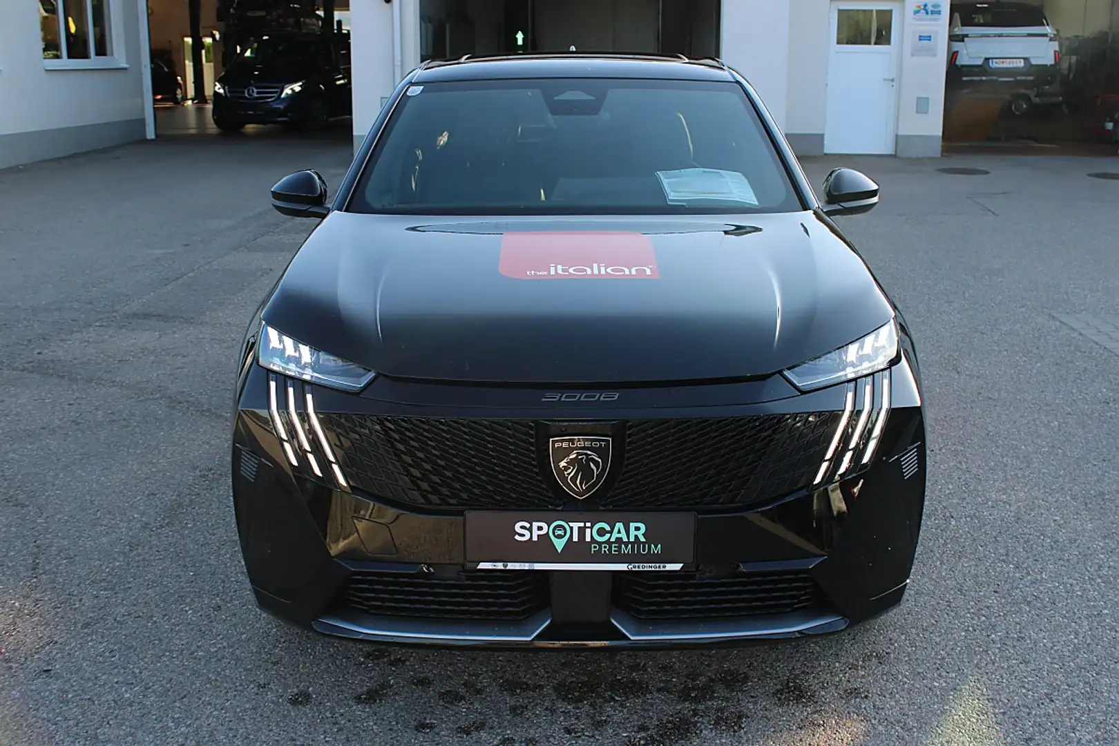 Peugeot 3008 Elektro 210 73kWh Schwarz - 2