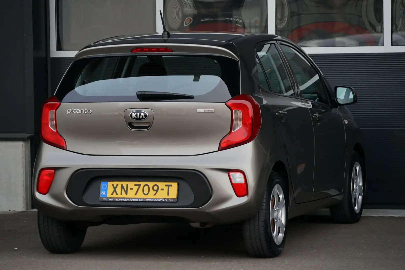 Kia Picanto 1.0 CVVT EconomyPlusLine, NL, airco, bluetooth Gris - 2