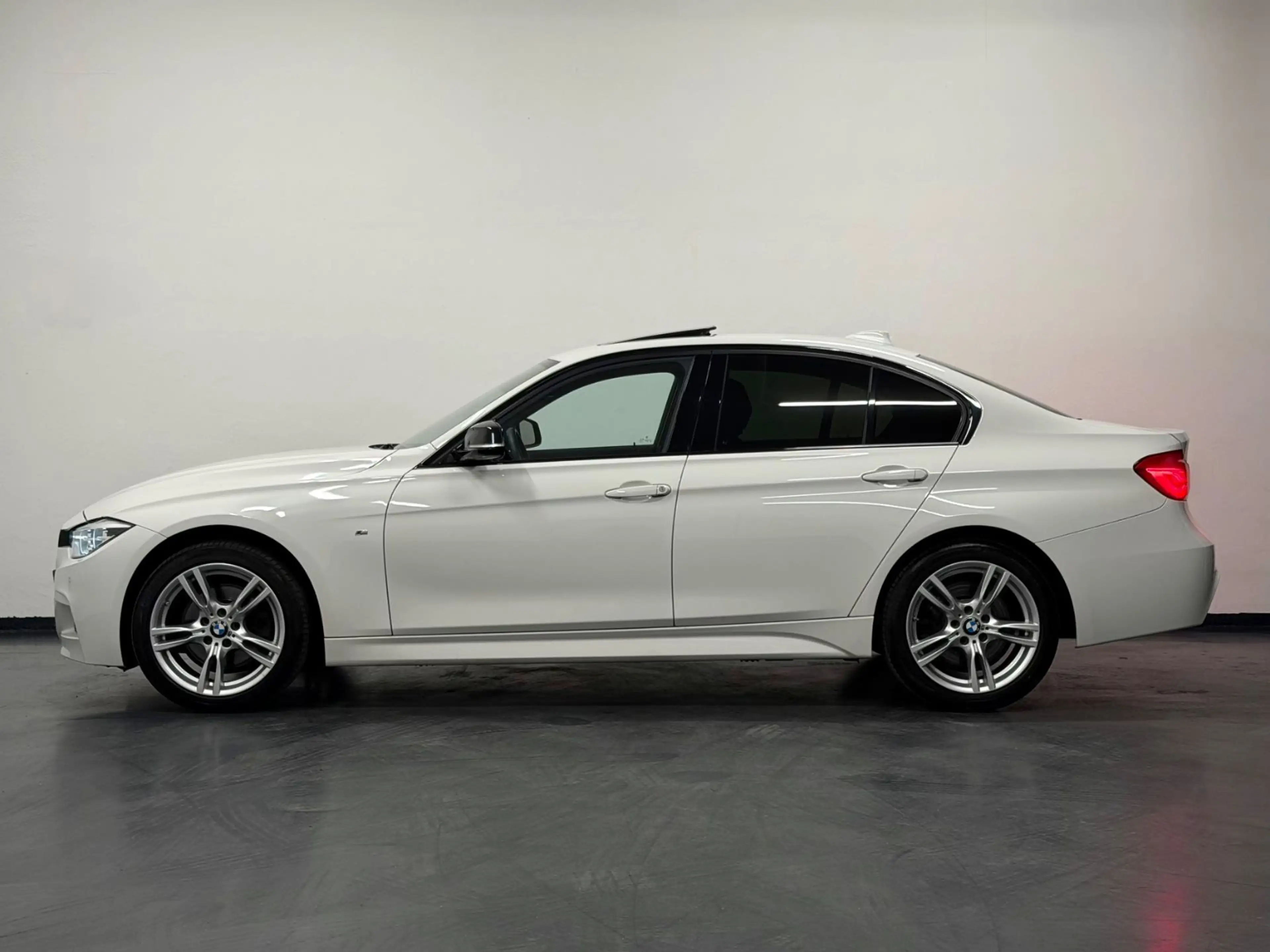 BMW 330 d M-Sport PANO/ACC/NAVI/SPUR-H/ALCANTARA/AHK — photo 12