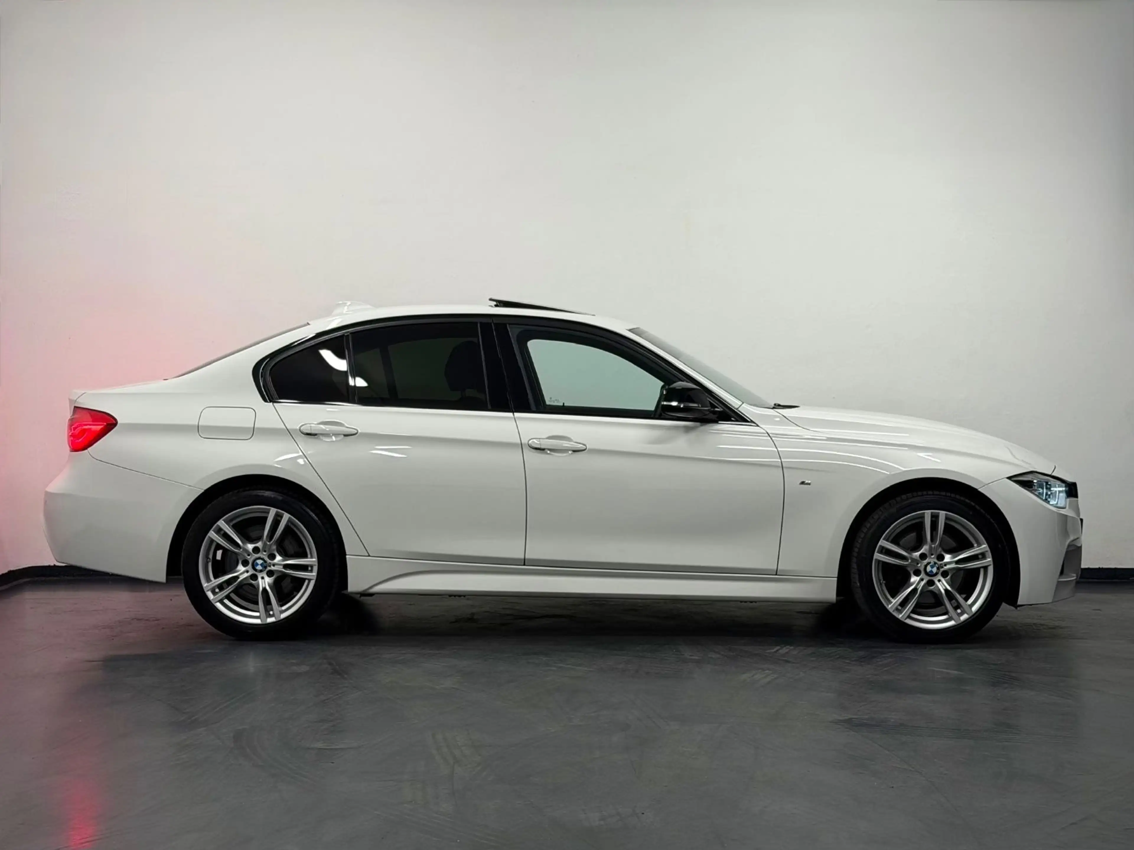 BMW 330 d M-Sport PANO/ACC/NAVI/SPUR-H/ALCANTARA/AHK — photo 10