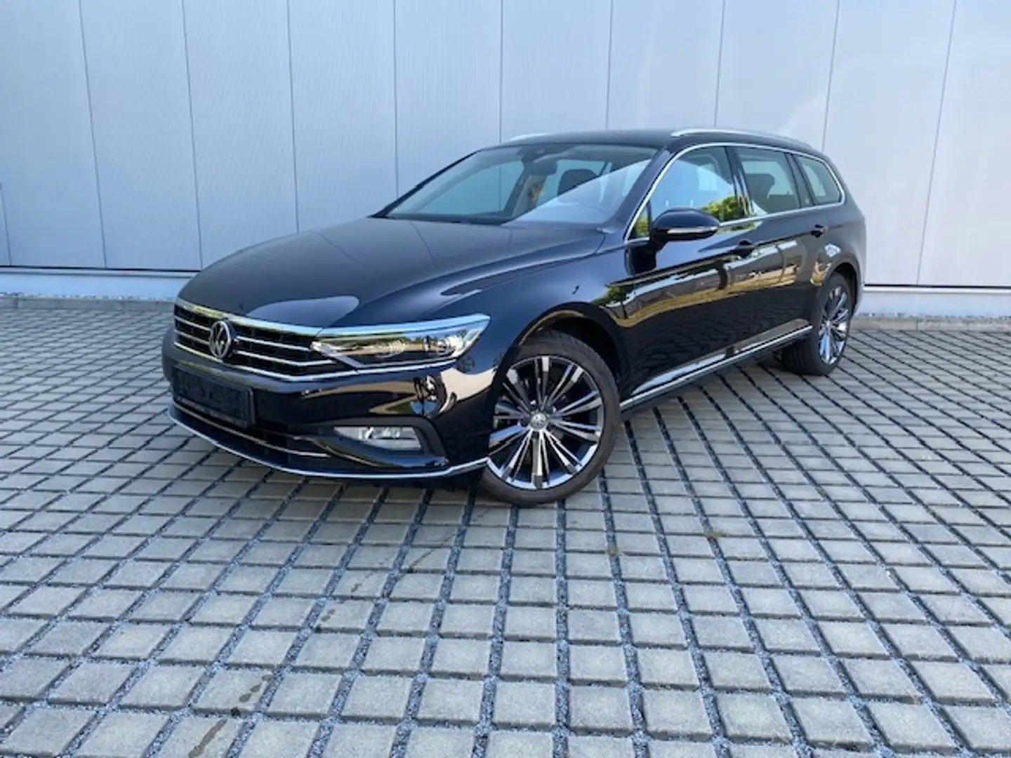 Volkswagen Passat Variant 2.0 TDI DSG Elegance AHK/MATRIX/18-ZOLL/ACC/OPEN& Schwarz - 2