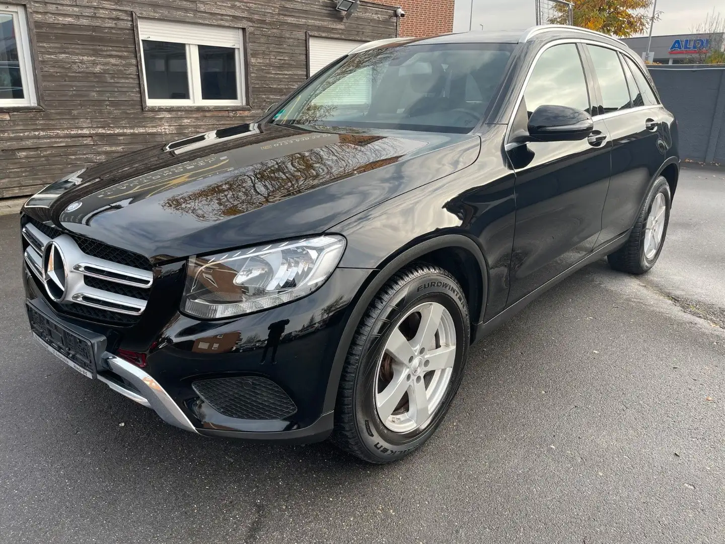 Mercedes-Benz GLC 220 d 4Matic ABW*SZHZ*NAVI*KLIMA*TEMP*AHK Schwarz - 1