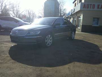 V8 5-Sitzer 4Motion