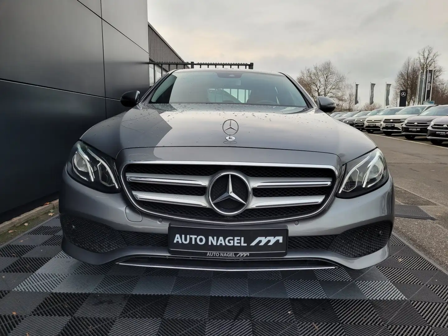 Mercedes-Benz E 200 E 200 Avantgarde Ambiente+LED+Comand+Kamera+ Navi Grijs - 2