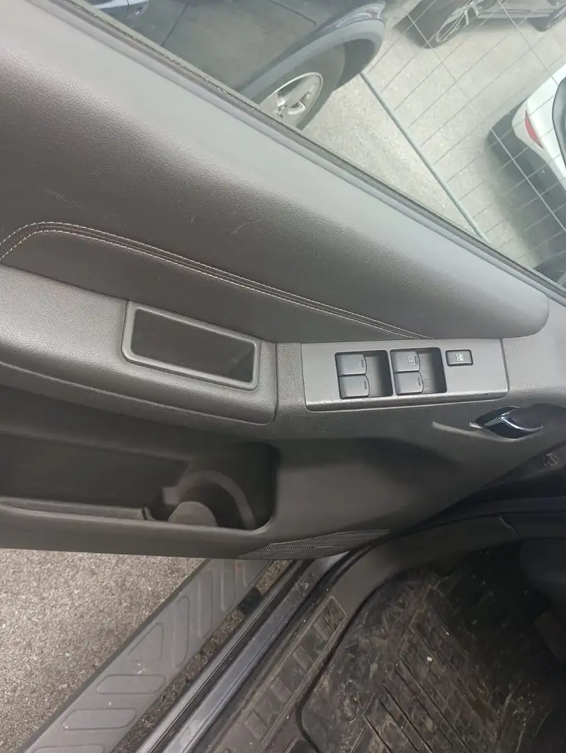 Nissan Navara 3 Liter Negro - 2
