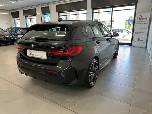 BMW 1 Series view 4