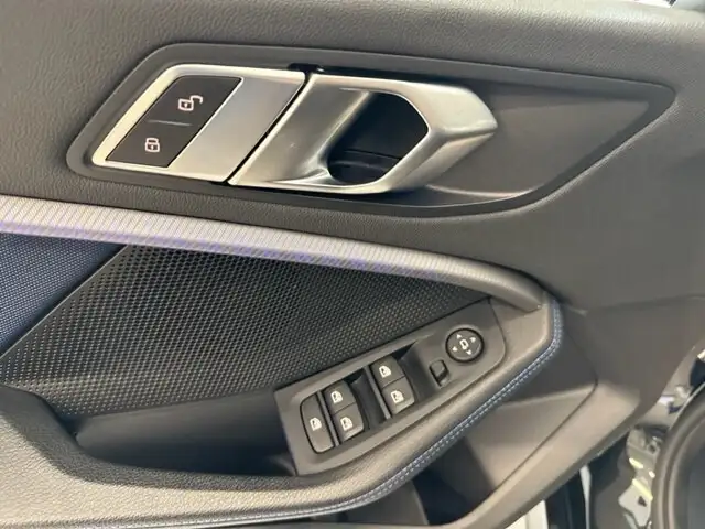 BMW 1 Series view 8